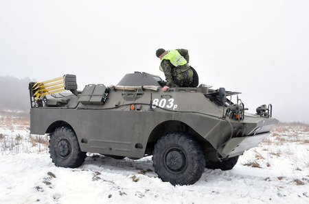 ...teď už jen nasednout do  obrněného transportéru BRDM 2rch 