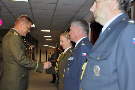 Náčelník Generálního štábu ocenil čtyři příslušníky armády pamětní mincí