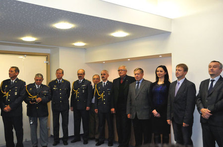 Část hostů slavnostního ceremoniálu předání pamětních medailí armádního generála Karla Janouška