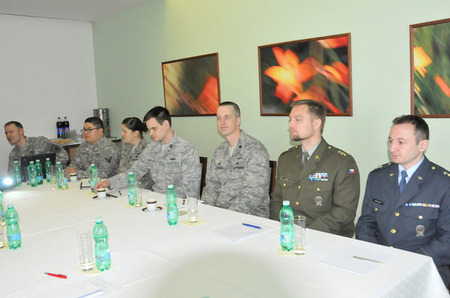 Účastníci konference, která se konala v Domě armády Praha