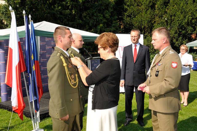 Czech officers receiving the Star of Afghanistan from Grazyna Bernatowicz, Polish Ambassador to the Czech Republic, and Colonel Jacek Stec, Polish Defence Attaché