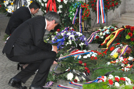 Chairman of the Lower House of Parliament Jan Hamacek and Minister of Defence Martin Stropnicky laying wreaths