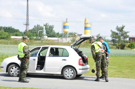 Důkladná prohlídka zavazadlového prostoru, ve kterém byl podezřelý předmět