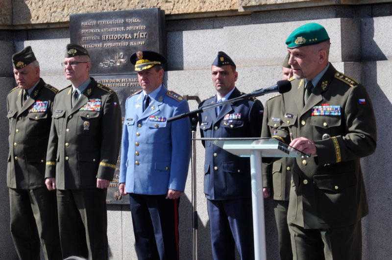 Výstavu zahájil jménem náčelníka GŠ AČR a s úvodním slovem vystoupil jeho první zástupce generálporučík Jiří Baloun