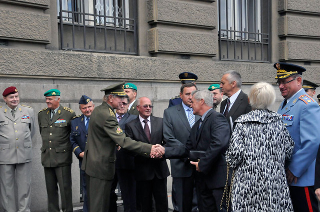 Výstava k 95. výročí Generálního štábu AČR byla příležitostí k setkání současné i bývalé generality české armády