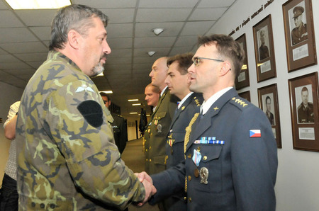 Čtyři vojenští pozorovatelé převzali medaile Za službu v zahraničí