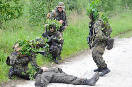 Doplňující intenzivní výcvik pomáhá novým výsadkářům získat potřebné návyky