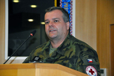 Velitel pěší roty praporčík Jaroslav Holík především poděkoval svým podřízeným za společnou práci, kterou vojáci odvádějí ve prospěch občanů Moravskoslezského kraje