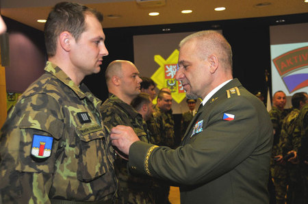 Vyznamenaní si připomněli štábního kapitána Václava Morávka