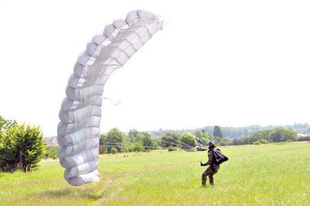 Landing with the wing parachute