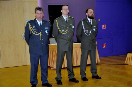 Tito tři vyznamenaní vojáci působili v misi EU NAVFOR  na velitelství v britském Northwoodu