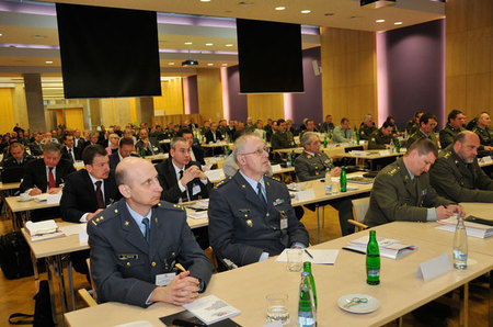 Účastníci odborné konference v kongresovém sále Domu armády Praha