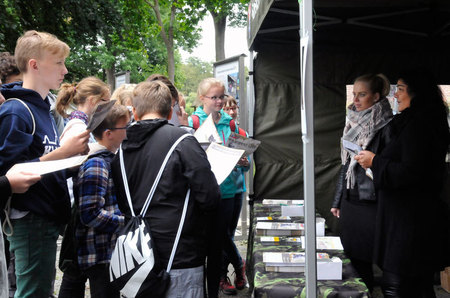 Se stánkem projektu POKOS zavítali do Spáleného Poříčí i pracovnice odboru komunikace Ministerstva obrany ČR