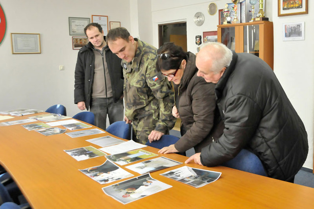 V komisi, která rozhodovala o vítězném návrhu, byli zastoupeni i rodinní příslušníci generála Sedláčka - dcera Klementýna Vilímová s manželem (vpravo)