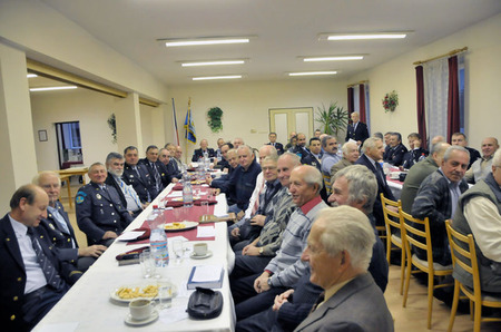 Z výroční schůze Klubu výsadkových veteránů v Jindřichově Hradci