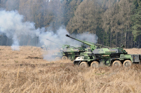 Dělostřelci cvičí v Brdech s novou technikou