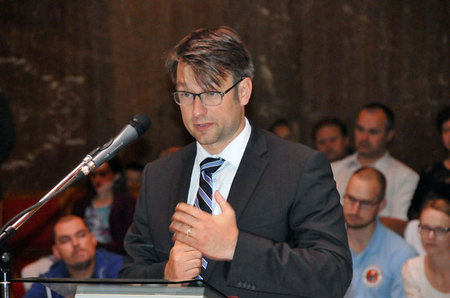 Náměstek pro řízení sekce obranné politiky a strategie Ministerstva obrany Jakub Landovský při projevu, ve kterém vojákům poděkoval za vynikající reprezentaci vlasti