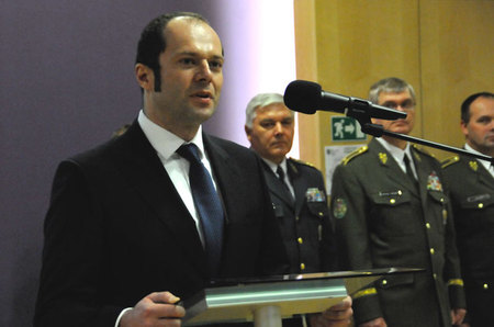 Náměstek ministra obrany Pavel Beran se připojil k těm, kteří vojákům poděkovali za úspěšné splnění všech úkolů v zahraničních misích