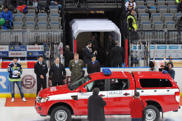7. díl akce Sparta vzdává hold byl věnován hasičům, kteří se pochlubili při zahajovacím ceremoniálu novým vozidlem Ford