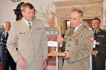Polský náčelník generálního štábu generál  Mieczysław Gocuł potvrdil převzetí předsednictví vojenské části zemí V4