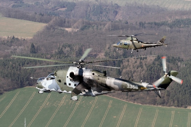 Součinnostní let vrtulníků Mi-24 a A-109