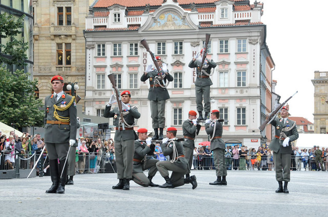 The exhibition of the Austrian military Honour Guard from Vienna, commanded by Lieutenant Christoph Wagner, proves to be a unique demonstration