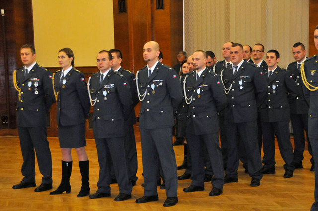 Vyznamenaní příslušníci úkolového uskupení v hlavním sále MO ČR (2)