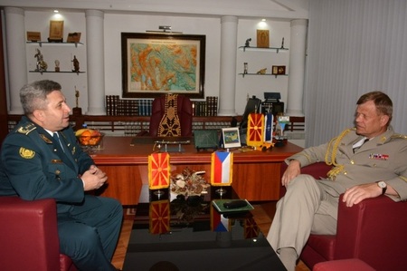 Armádní generál Josef Bečvář navštívil svého protějška v Makedonii