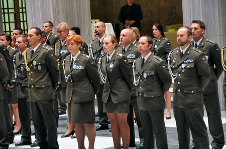 Za misi v Afghánistánu a především za perfektně zde odvedenou práci, obdrželi medaile za Službu v zahraničí příslušníci 16. jednotky polního chirurgického týmu