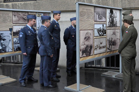 Jako první si výstavu prohlédli příslušníci Generálního štábu AČR