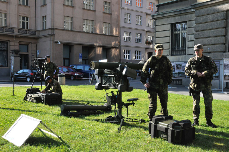 Přivezli také zbraně, s nimiž chrání nebe nad Českou republikou