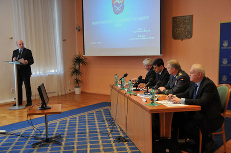 Přiblížili jsme se ke skladbě hodností západních armád