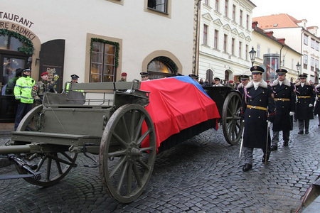 Vojáci se loučili s vrchním velitelem