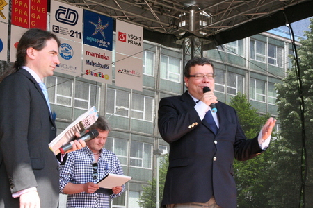 Ministr Alexandr Vondra přivítal návštěvníky Bambiriády 2012