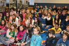 Děti ze Základní školy a Mateřské školy Zdeňka Petříka v Kladně si vojáky v roli pedagogů chválili
