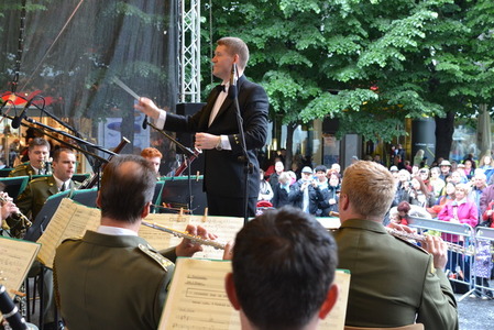 Vojenská hudba roztleskala tisíce lidí na Václavském náměstí v Praze