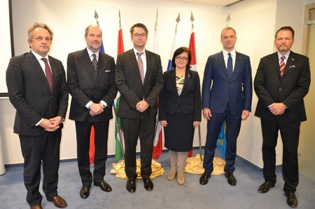 Senior Group of V4 countries holds session in Prague