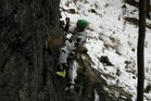 Německý voják zdolává skalní stěnu nedaleko Bělé pod Pradědem