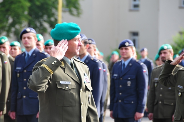 Rektor-velitel UO brigádní generál Bohuslav Přikryl při úvodní přehlídce