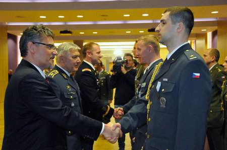 Úkoly v Afghánistánu, v Kosovu i v Kongu splnili výtečně