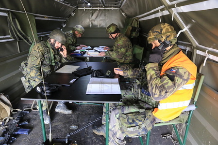 Ostrými střelbami pokračovala příprava 71. mechanizovaného praporu pro misi v Pobaltí