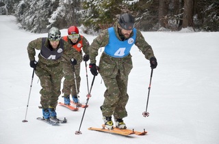 Výstup slovenského družstva po sjezdové trati