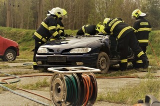 Nácvik vyproštění osob při havárii automobilu