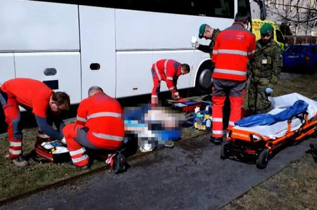 Před libereckými kasárnami zkolaboval mladý muž, chemici mu přispěchali na pomoc