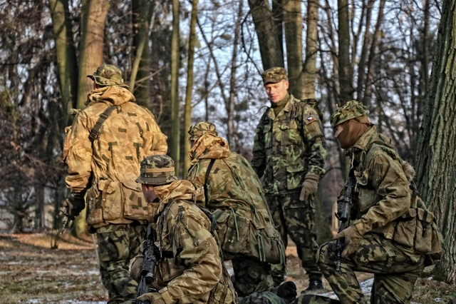  Určení členové týmu odchází propátrat oblast dalšího postupu