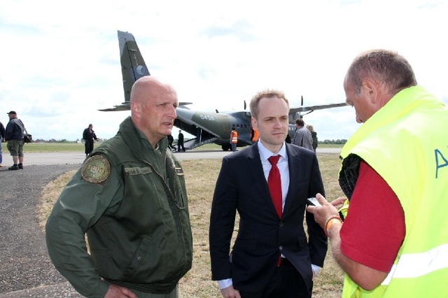Náměstek MO Kulhánek a velitel Vzdušných sil AČR brig.gen. Štefánik