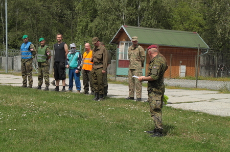 Představení rozhodčích a skupiny rozehry