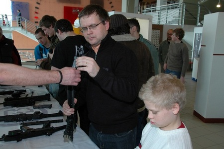 Někteří se odvážili provést rozborku a sborku zbraní 