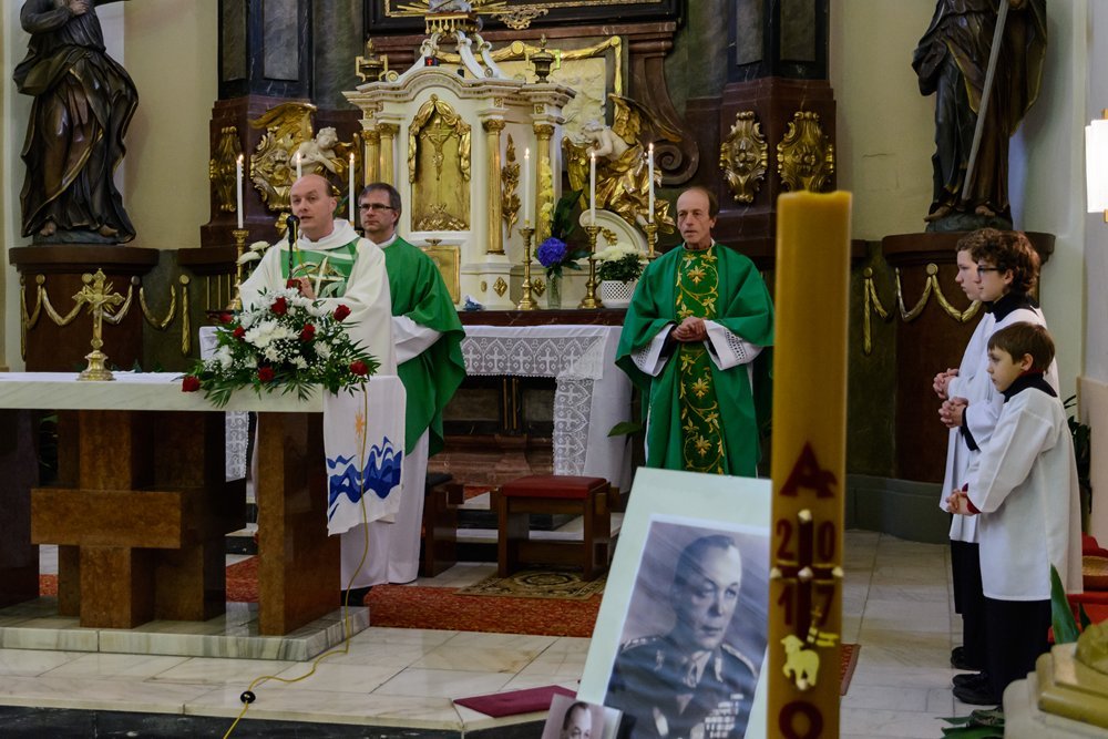 Bohoslužbu celebroval hlavní kaplan AČR plukovník Jaroslav Knichal