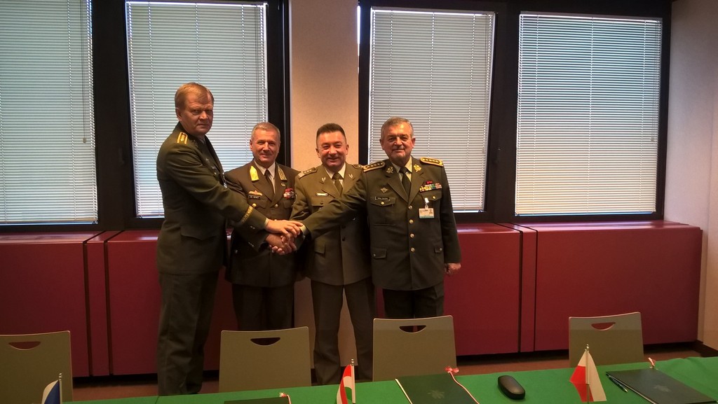 Náčelníci generálních štábů armád Visegrádské čtyřky podepsali memorandum o porozumění k výstavbě společného evropského bojového uskupení (EUBG) v roce 2019